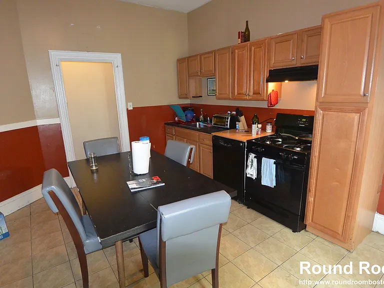 34 Linden St #2 — Photo 2