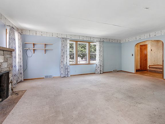 3rd image of 410 E Main St