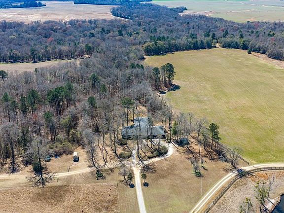 2nd image of 146 Mooring Rd