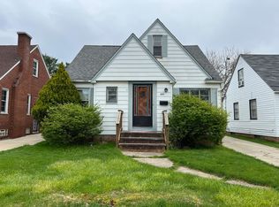 5211 Arch St, Maple Heights, OH 44137