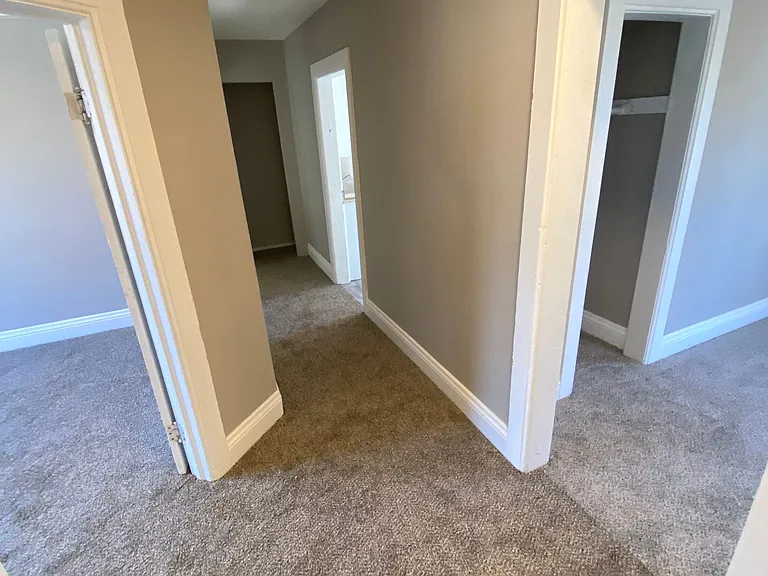 200 E 3rd St #UPSTAIRS — Photo 2