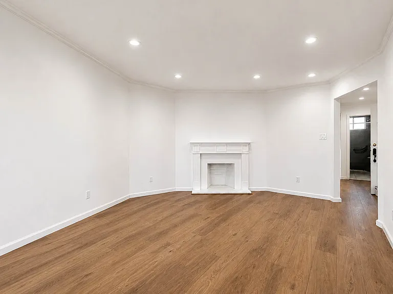 3411 Irving St #3411 — Photo 3
