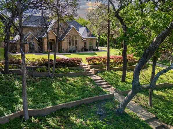 1254 Whispering Oaks Dr, Desoto, TX 75115