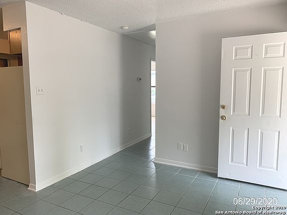 5th image of 207 E Baylor