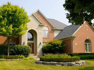 48304 Binghampton Dr, Northville, MI