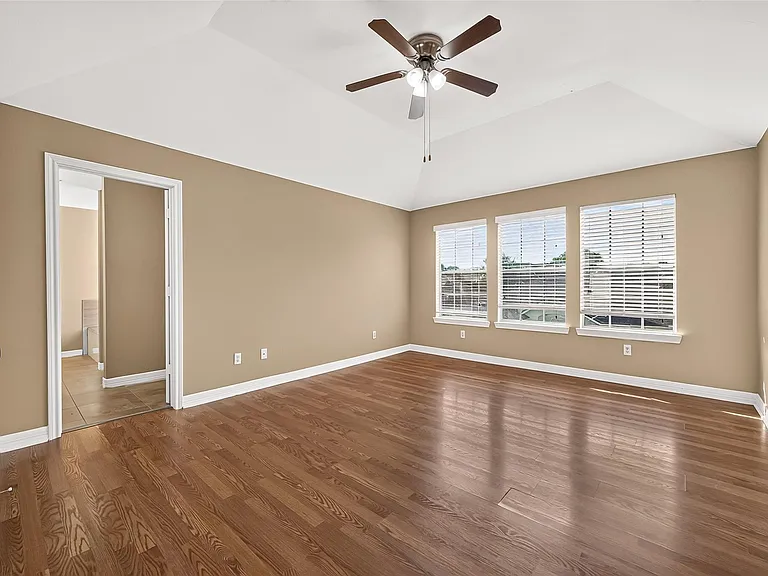 4011 Alexis Cir — Photo 35