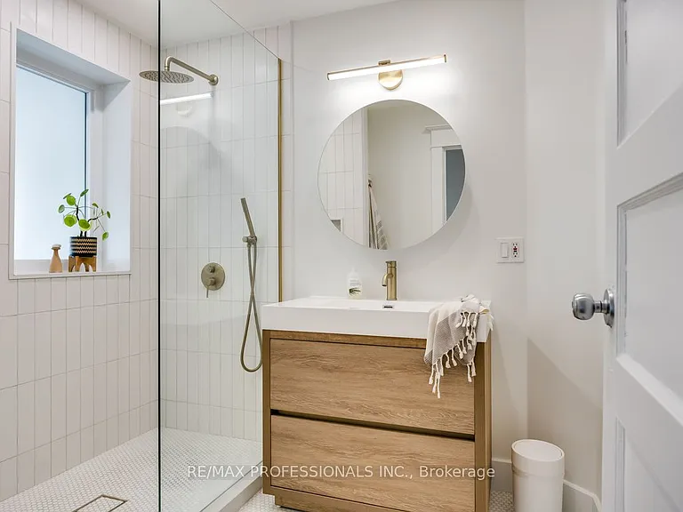 1381 Lansdowne Ave — Photo 27