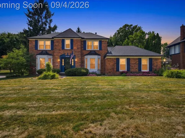 22555 Shadowglen Dr, Farmington Hills, MI 48335