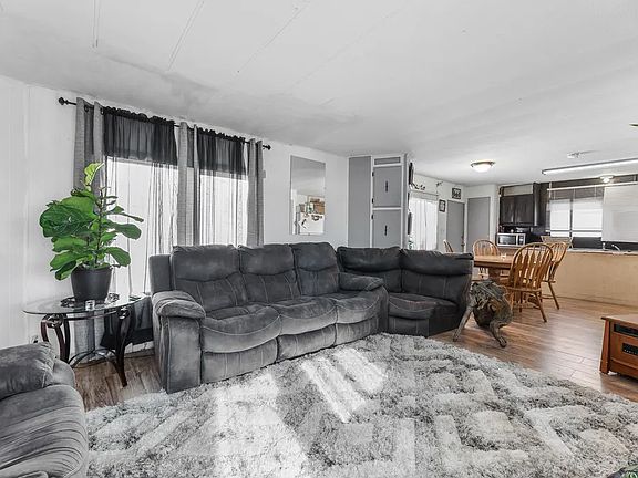 4th image of 983 Aria Blvd #16
