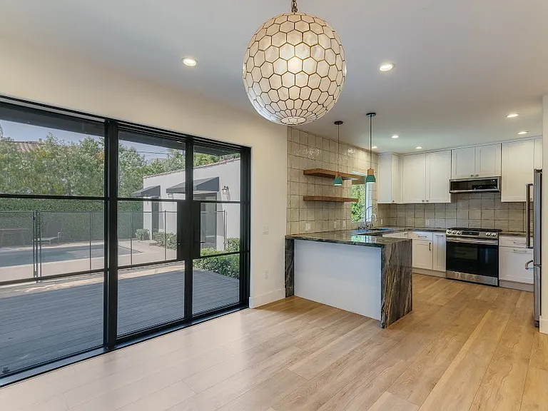 10385 Ilona Ave — Photo 14