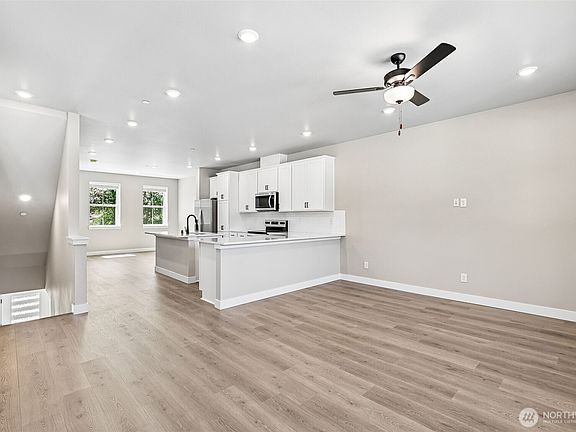 5th image of 9003 172nd Street NE