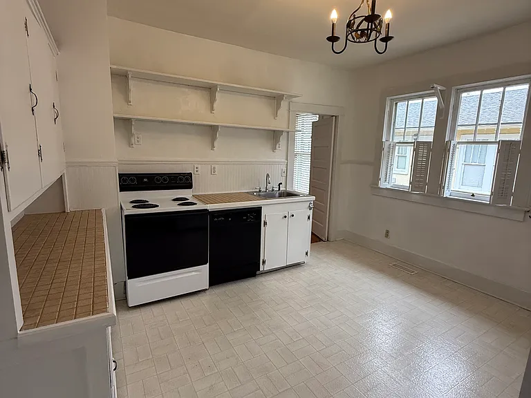 443 Locust Ave SE — Photo 24