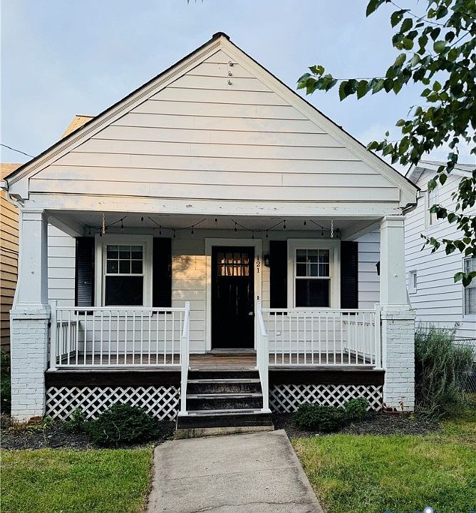 1st image of 121 W 30th St