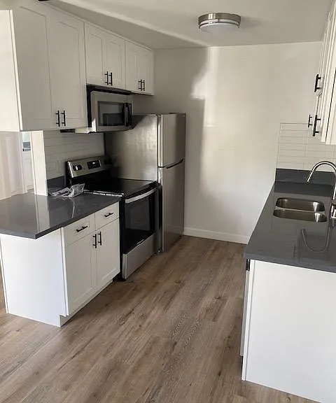 1621 La Playa Ave #8 — Photo 5