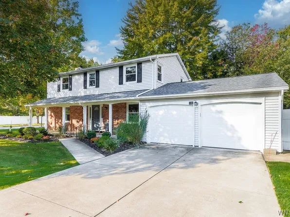 135 Halwill Dr, Amherst, NY 14226