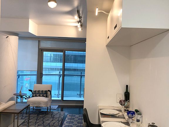 4th image of 14 York St #511