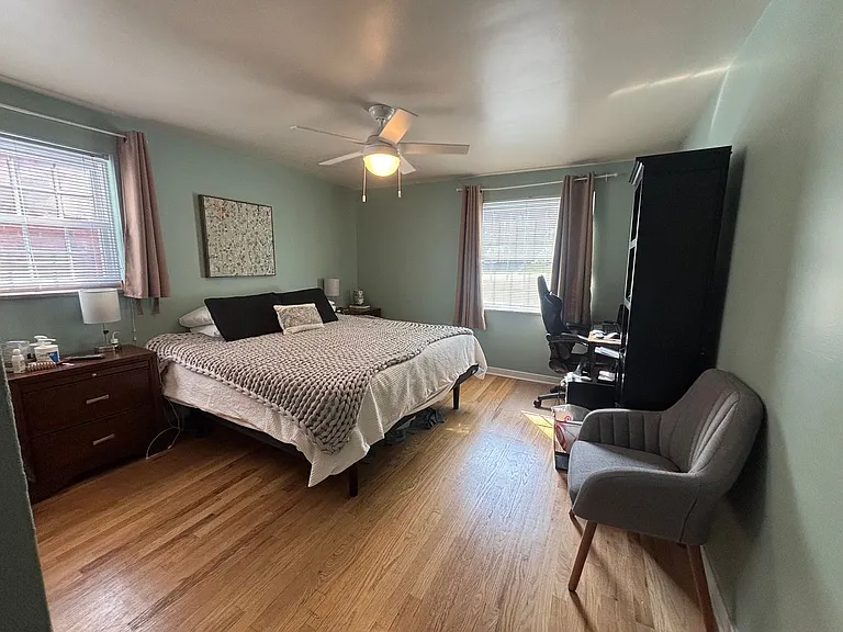217 Roycroft Ave — Photo 10