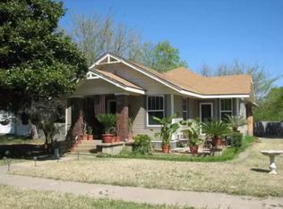 306 W Maple St, Whitewright, TX 75491