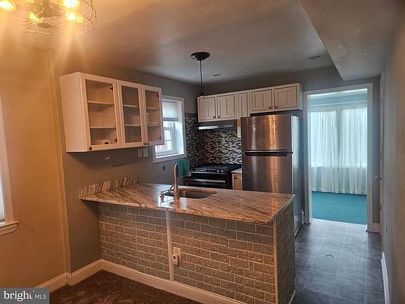4th image of 4108 Vine St