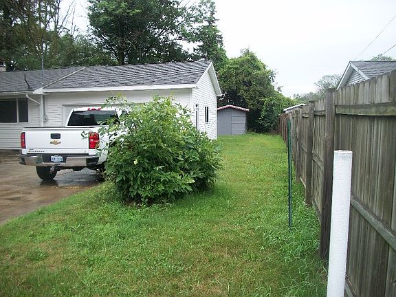 2nd image of 5727 Lakeview Dr