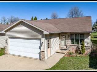 1338 W Weiland Ln, Appleton, WI 54914