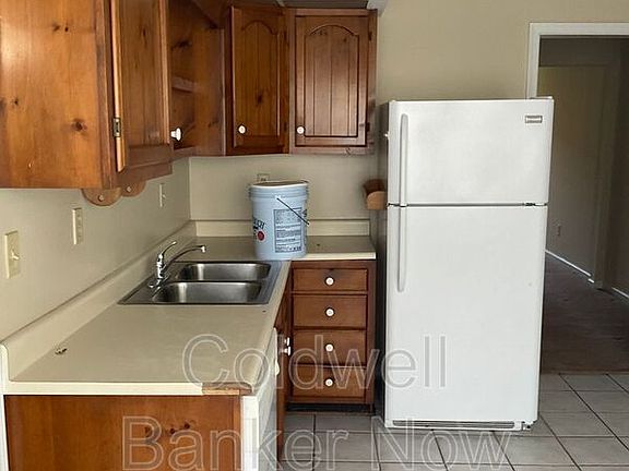 3rd image of 3508 Woodburne Dr