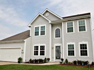 522 Two Rivers Dr, Mukwonago, WI 53149