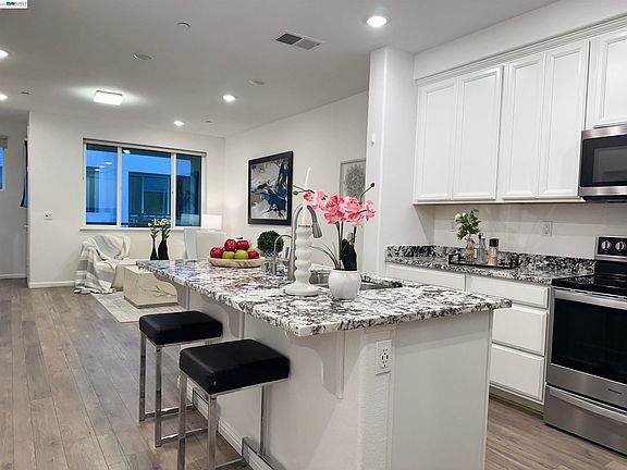 4th image of 600 Apricot Way