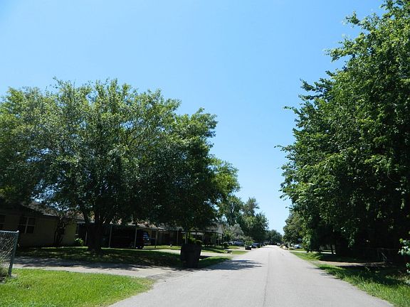4th image of 145 E Spreading Oak Dr