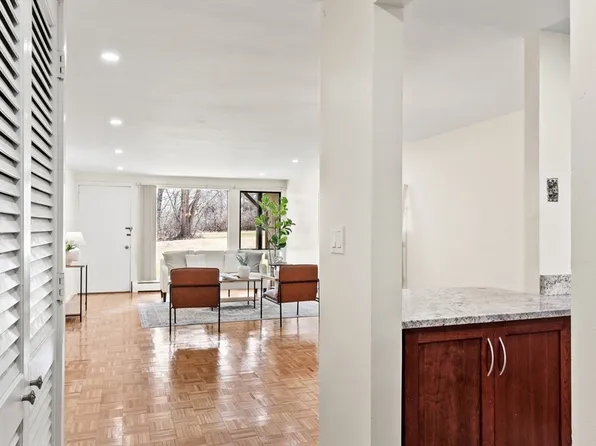 315 Neponset St APT 40, Norwood, MA 02062