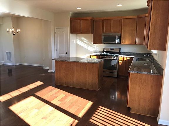 4th image of 205 Eagle Dr