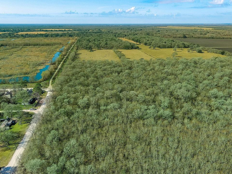 1st image of Twin Lakes Dr