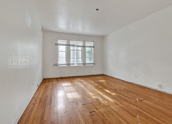 3rd image of 1110 N Lawler Ave