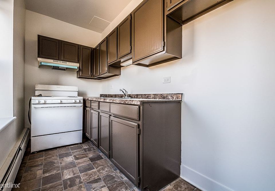 136 E 155th St Apartments Chicago Kitchen_01