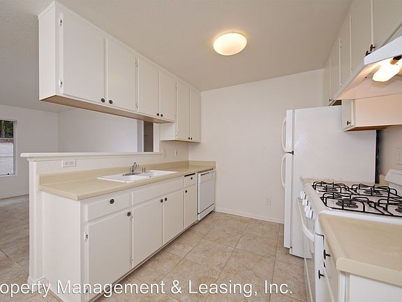 2nd image of 665 Ascot Dr Unit 01