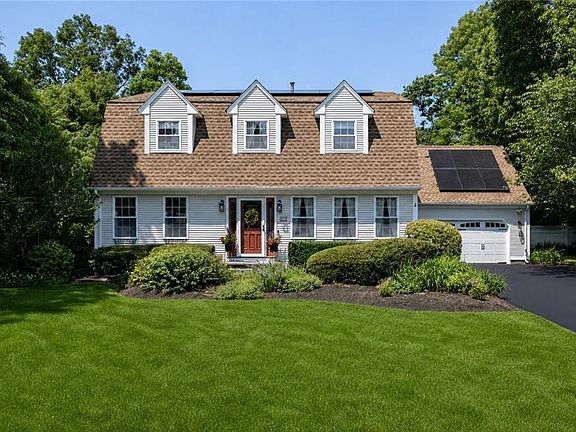 2nd image of 18 Watch Hill Way