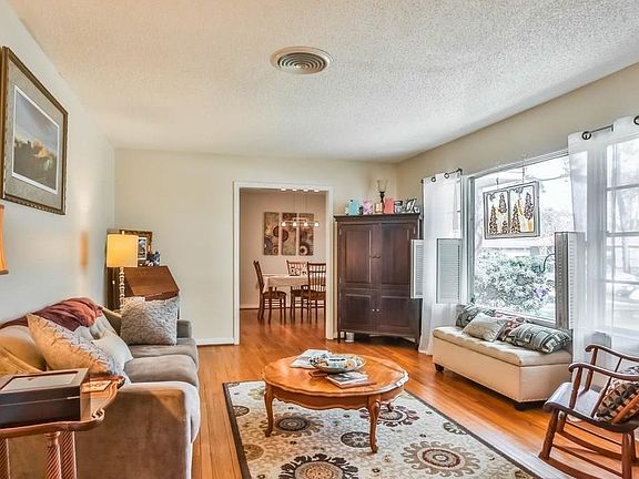 5th image of 806 Woodstock St