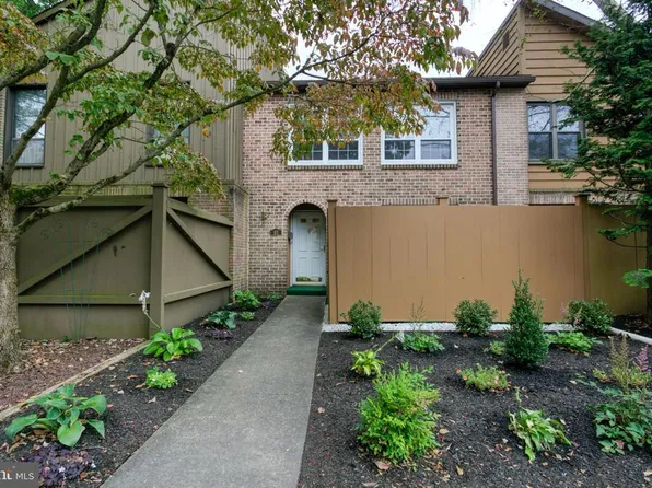 93 Burning Tree Ln, Reading, PA 19607