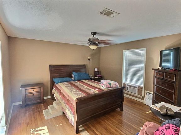 4th image of 1343 Bradley St