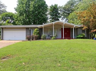 2 Fawn Cir, Florissant, MO 63033