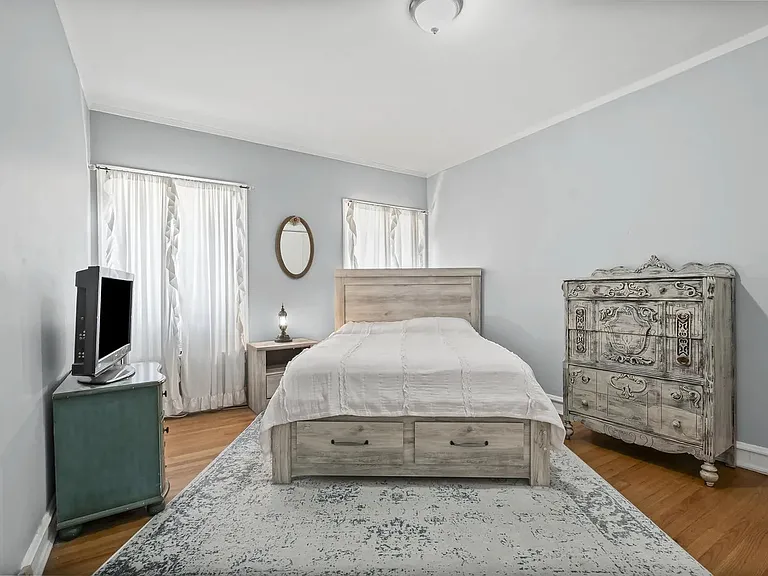 906 Oakton St #2 — Photo 15