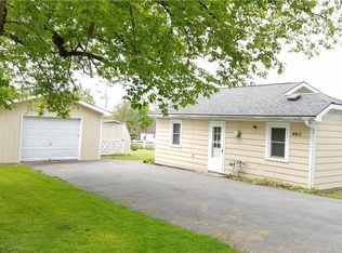 4611 Greenbriar Dr, Canandaigua, NY 14424