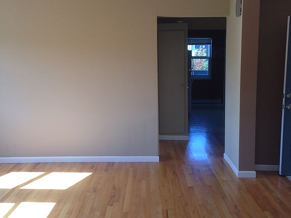 4th image of 819 Nob Hill Ave N #103