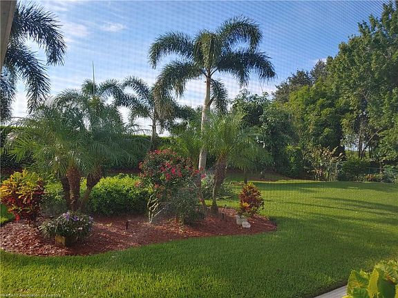 4th image of 573 Sunset Pointe Dr