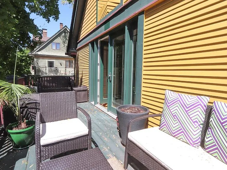 916 Pleasant St #2 — Photo 14