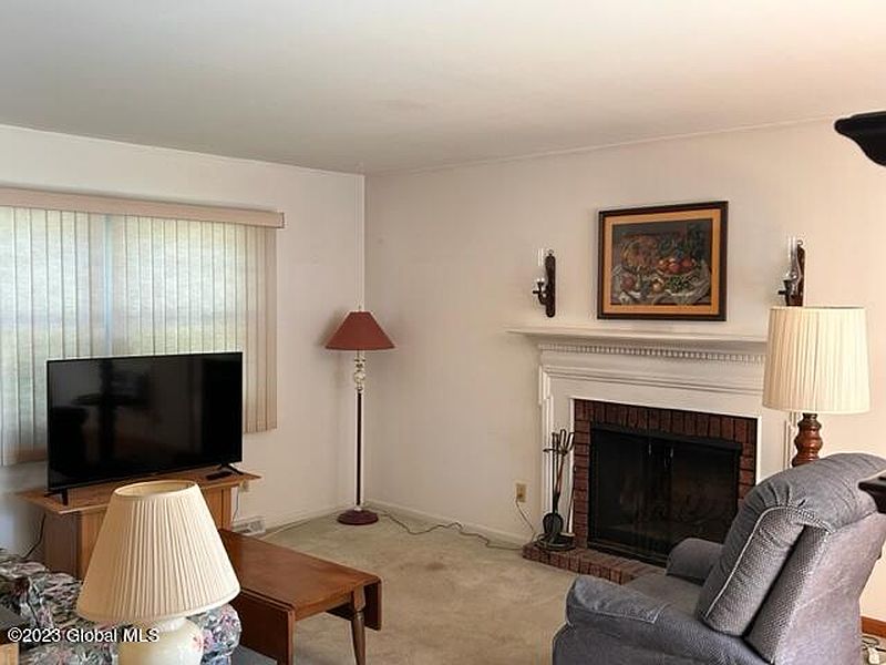 4th image of 222 Hillcrest Ave Avenue