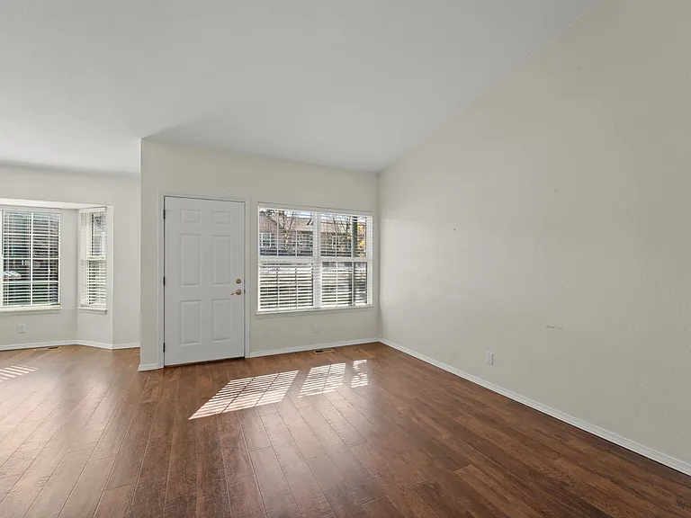 6082 Colony Cir — Photo 5