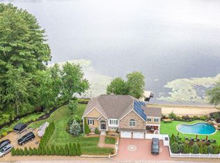 81 Chester Rd, Derry, NH 03038