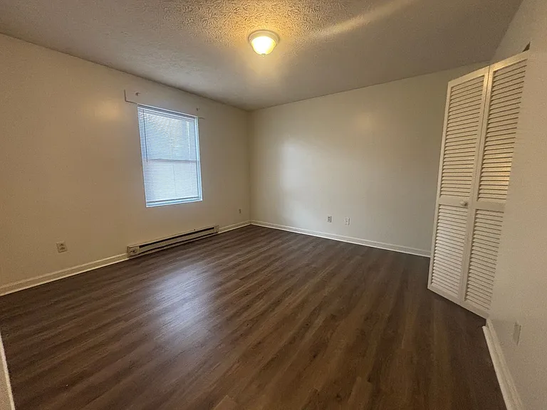 5604 Thornspring Apartments — Photo 8