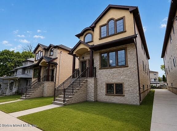 3rd image of 24 Hope Ave